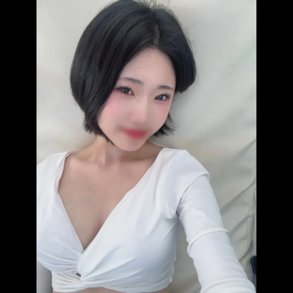 FC2 PPV 4821059『危険日だけど中に出してください』初撮りで人生初の中出し♡大手企業のOLさんが戸惑いながらも遠距離の彼氏を裏切り濃厚SEX♡